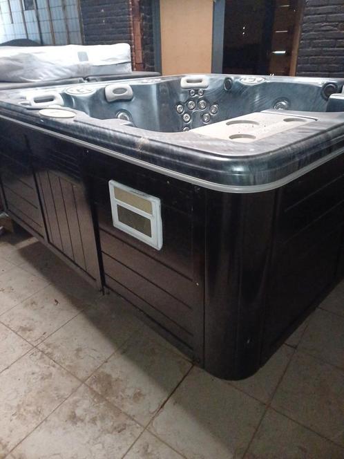 Jacuzzi gratis geleverd geplaatst en 1j garantie, Tuin en Terras, Zwembaden, Zo goed als nieuw, Ophalen of Verzenden