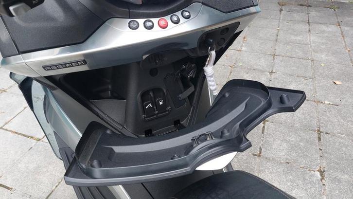 A saisir Scooter Piaggio GT X10 comme neuf!!!, Motoren, Motoren | Piaggio, Particulier, Scooter, 1 cilinder, ABS, Ophalen