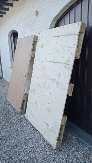 2 grote palletten beschikbaar voor biedingen