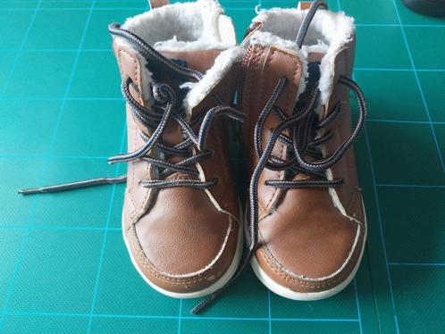 Bottines fourrées enfants pointure 20 -21, Kinderen en Baby's, Kinderkleding | Schoenen en Sokken, Gebruikt, Schoenen, Jongen of Meisje