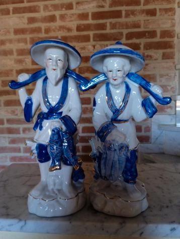2 Vintage Chinese Porseleinen Beelden  beschikbaar voor biedingen