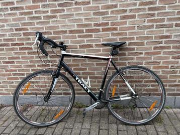 Koersfiets beschikbaar voor biedingen