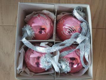 4 vintage kerstballen beschikbaar voor biedingen