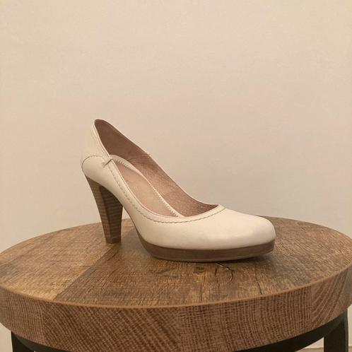 Pumps, Kleding | Dames, Schoenen, Zo goed als nieuw, Pumps, Wit, Ophalen of Verzenden