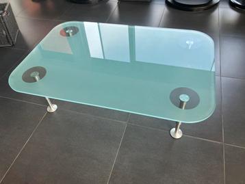 Glazen salontafel beschikbaar voor biedingen