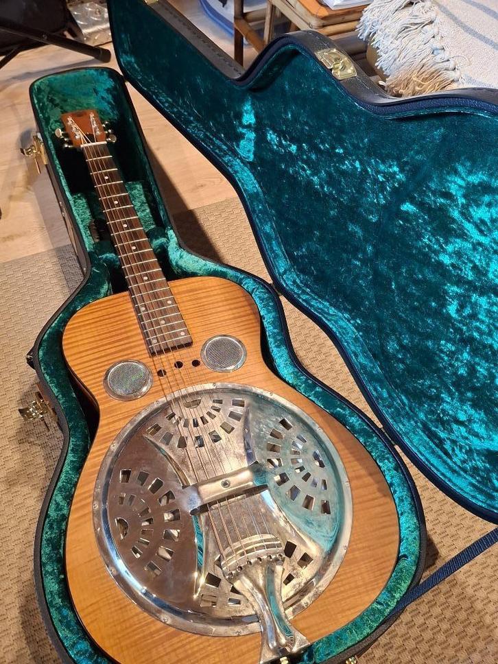 Dobro hound dog deluxe roundneck met bijhorende case., Muziek en Instrumenten, Snaarinstrumenten | Gitaren | Akoestisch, Zo goed als nieuw