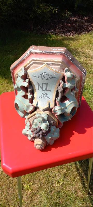 Oude polychrome gipsen kerkzetel  beschikbaar voor biedingen