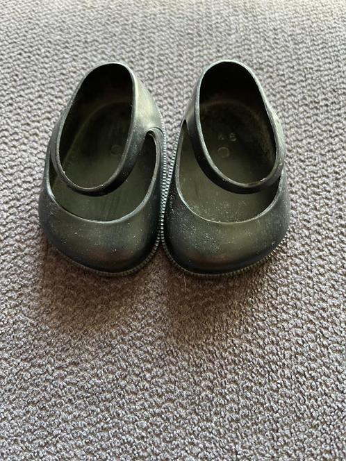 Vintage zwarte poppenschoenen, Verzamelen, Poppen, Verzenden