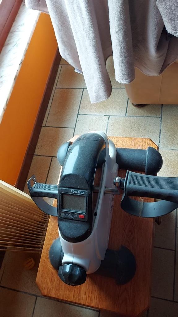Pedalier portable d’appartement, Sports & Fitness, Jambes, Comme neuf, Enlèvement, Vélo d'appartement