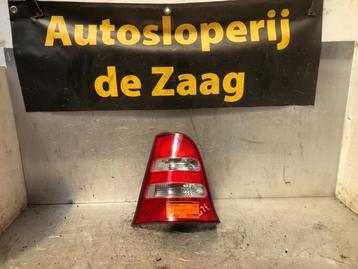 Achterlicht links van een Mercedes A-Klasse beschikbaar voor biedingen