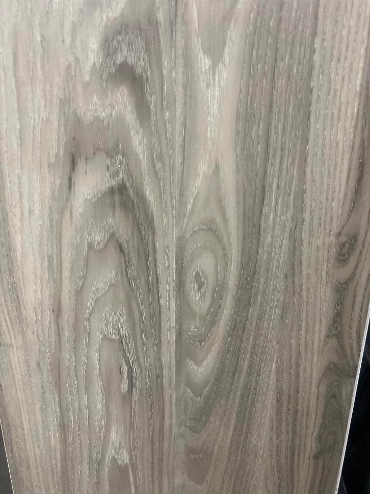 Parquet SPC couleur chêne grisé waterproof haut de gamme, Maison & Meubles, Ameublement | Revêtements de sol, Neuf, Parquet, Gris