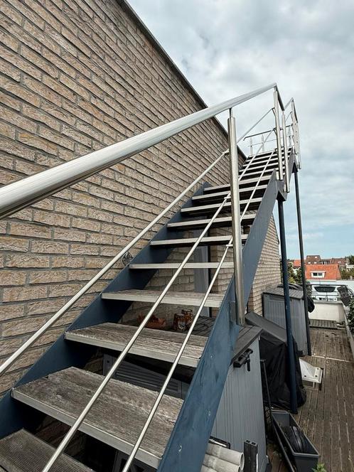 Escalier en acier galvanisé et bois bangkirai, Doe-het-zelf en Bouw, Ladders en Trappen, Gebruikt, Trap, Ophalen