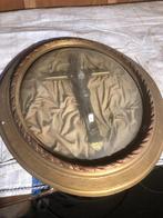 zeer oude ovale kader met christus aan het kruis jr 1920, Huis en Inrichting, Woonaccessoires | Lijsten, Ophalen, Zo goed als nieuw