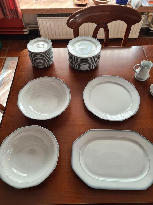 Mooi klassevol servies - volledige set (zie aantallen), Huis en Inrichting, Keuken | Servies, Gebruikt, Compleet servies, Overige stijlen