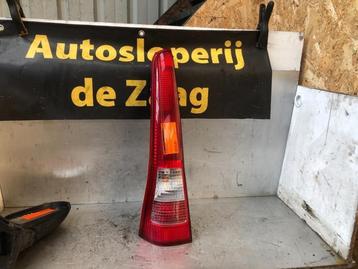 Achterlicht links van een Daihatsu Cuore beschikbaar voor biedingen