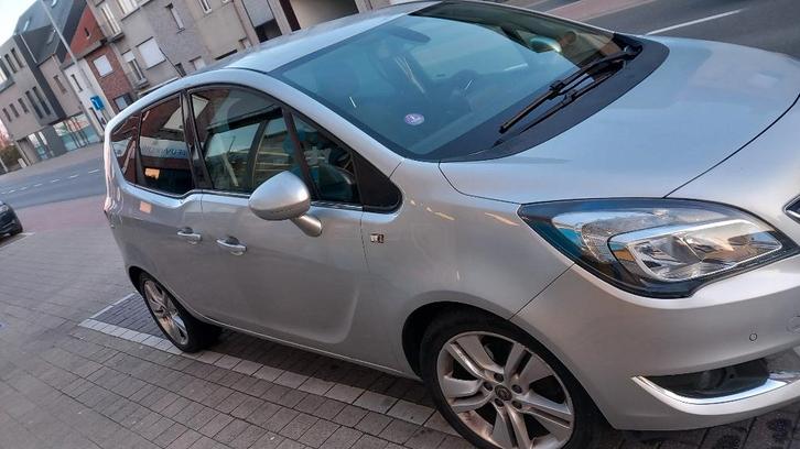 Vente dune opel Meriva .Verkoop Opel Meriva, Auto's, Opel, Particulier, Meriva, 360° camera, ABS, Achteruitrijcamera, Adaptive Cruise Control