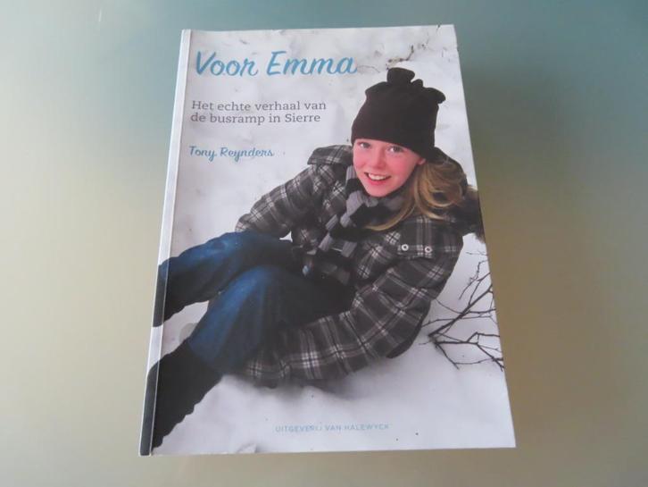 NIEUWSTAAT / Voor Emma (busramp in Sierre) - Tony Reynders, Boeken, Biografieën, Zo goed als nieuw, Overige, Ophalen of Verzenden
