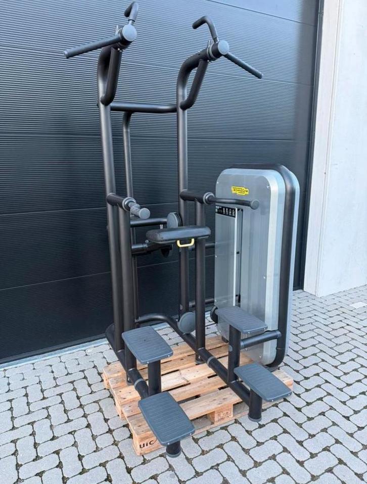 Assistant Technogym Chin Dip ! Nouveau modèle !, Sports & Fitness, Équipement de fitness, Comme neuf, Enlèvement