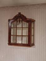 Kleine wandkast curiosa, Ophalen