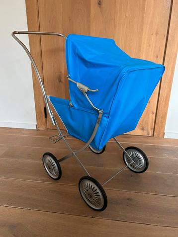 Poppenwagen beschikbaar voor biedingen