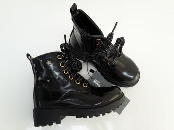 Mooie splinternieuwe stoere laarsjes, maat 25, met rits beschikbaar voor biedingen