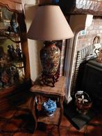 Lampadair met tafeltje en porseleinen kruik, Huis en Inrichting, Ophalen