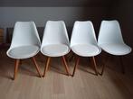 witte stoelen kunststof, afwasbaar, onderstel beuk, 4 stuks, Huis en Inrichting, Stoelen, Ophalen, Hout, Wit, Scandinavisch