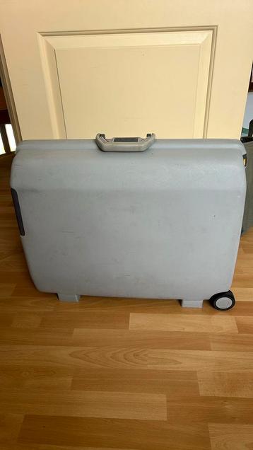 Samsonite grijze 3 vergrendelingspt, geïntegreerd hangslot beschikbaar voor biedingen