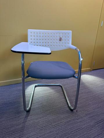 Vitra Visavis stoelen met tabletontwerp Antonio Citterio beschikbaar voor biedingen