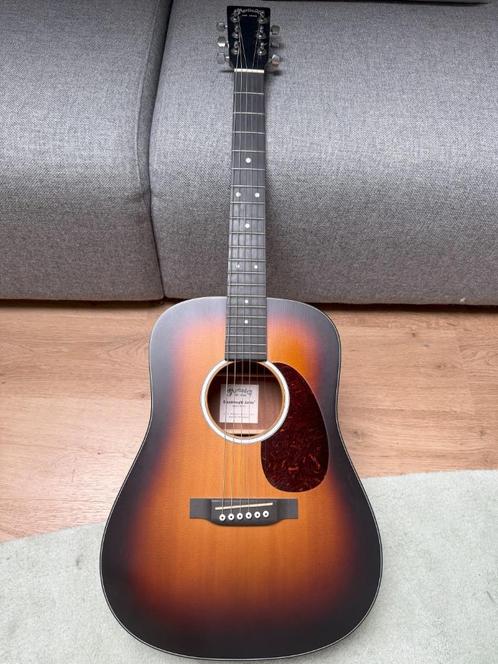 Martin DJR-10E sunburst, Muziek en Instrumenten, Snaarinstrumenten | Gitaren | Akoestisch, Zo goed als nieuw, Ophalen