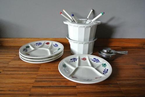 Fonduestel + borden Boerenbont Boch, Huis en Inrichting, Keuken | Servies, Zo goed als nieuw, Bord(en), Boerenbont, Aardewerk