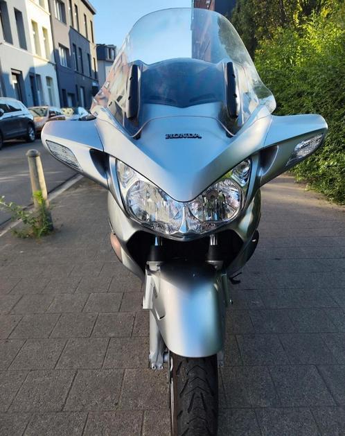 Honda ST1300 Pan-European (19/12/2011 – 44.737 km), Motoren, Motoren | Honda, Particulier, Toermotor, meer dan 35 kW, 4 cilinders