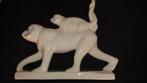 ART DECO BEELDJE APIN MET JONG WIT CRAQUELÉ, Ophalen of Verzenden
