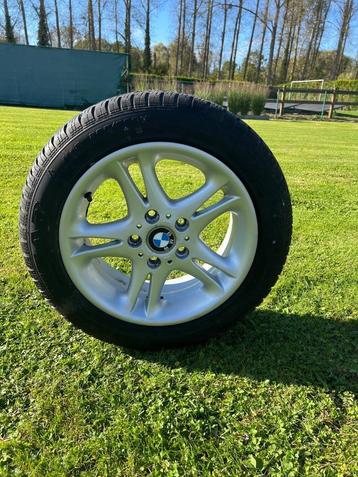 Bmw aluminium velgen 16 inch met winterbanden beschikbaar voor biedingen