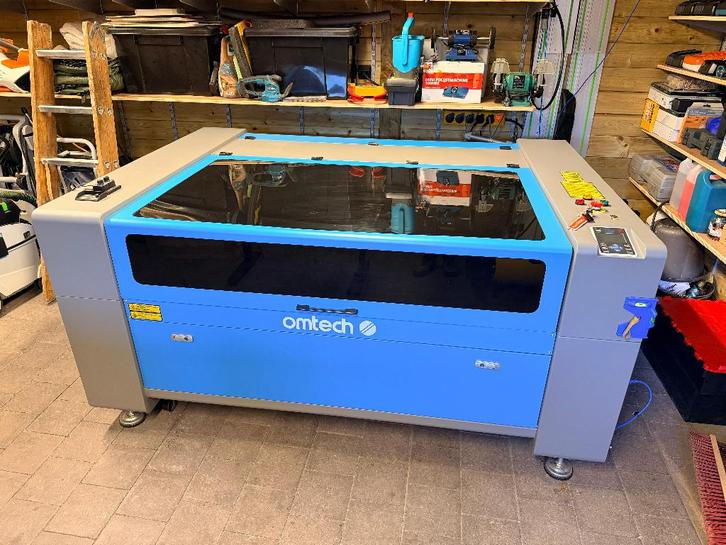 OMTECH CO2 130 Watt Auto-Focus LASERSNIJDER, GRAVEERDER, Doe-het-zelf en Bouw, Gereedschap | Overige machines, Zo goed als nieuw