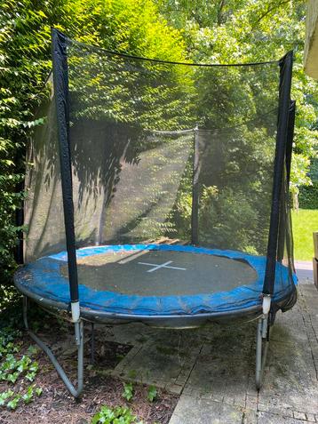 Trampoline gebruikt beschikbaar voor biedingen