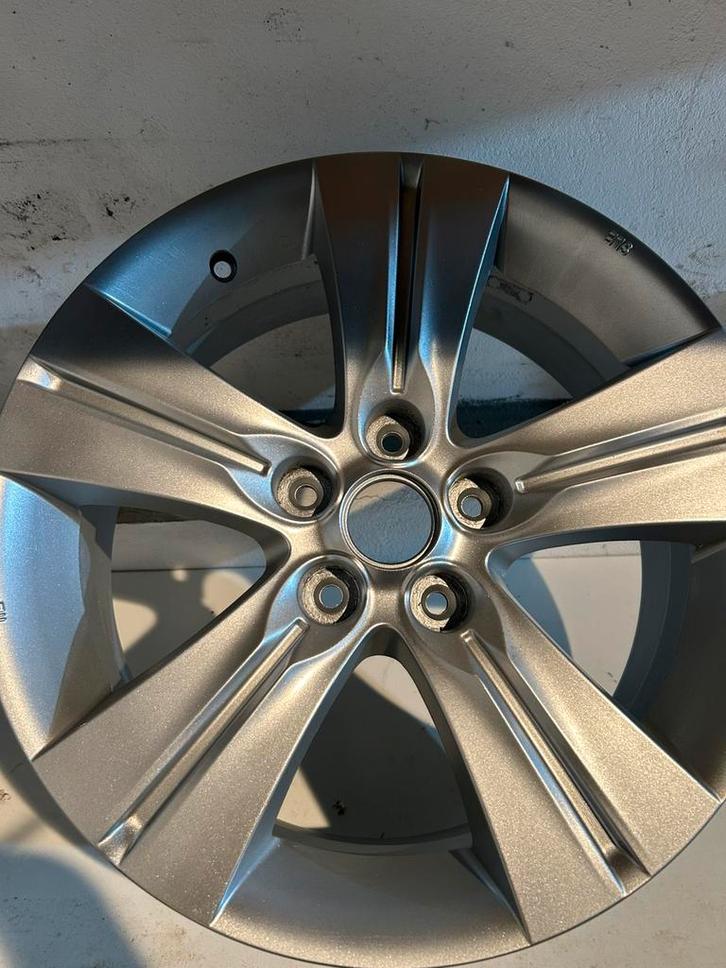 Lichtmetalen velgen origineel kia, Auto diversen, Wieldoppen, Zo goed als nieuw, Ophalen