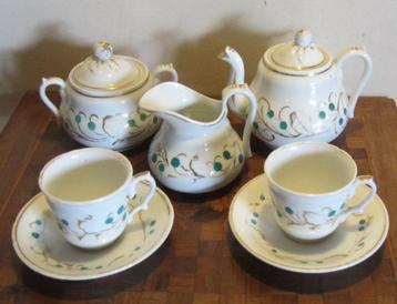 Antieke theeset in Vieux Bruxelles porselein 2prs beschikbaar voor biedingen