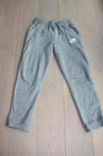 Grijze sportbroek van Nike, maat 158-170, Kinderen en Baby's, Kinderkleding | Maat 158, Ophalen of Verzenden, Zo goed als nieuw