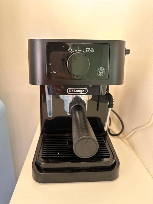 Espressomachine, Electroménager, Cafetières, Comme neuf, Café moulu, Machine à espresso, 2 à 4 tasses, Réservoir d'eau amovible