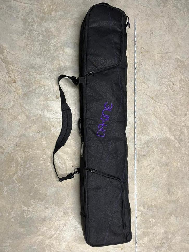 Snowboardtas Dakine op wieltjes, Sport en Fitness, Snowboarden, Zo goed als nieuw, Overige typen, Ophalen