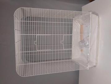 Verschillende maten NIEUWE VOGELKOOIEN met alle TOEBEHOREN  beschikbaar voor biedingen