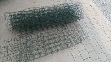 Tuinafsluiting: metalen draad met groene plastic coating beschikbaar voor biedingen