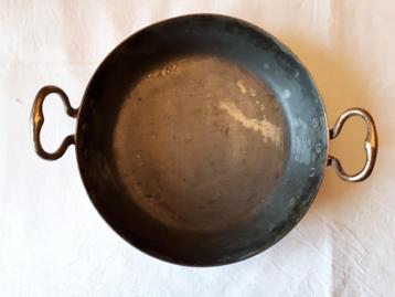 koperen pan beschikbaar voor biedingen