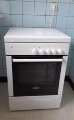 Gasfornuis met oven Bosch, Elektronische apparatuur, Fornuizen, 4 kookzones, Tussenbouw, Zo goed als nieuw, 45 tot 60 cm