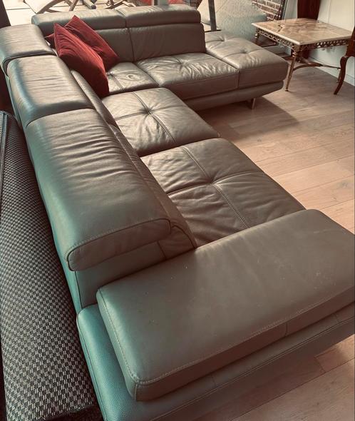 Grand canapé d’angle en cuir véritable – Style contemporain, Huis en Inrichting, Zetels | Zetels en Chaises Longues, Zo goed als nieuw