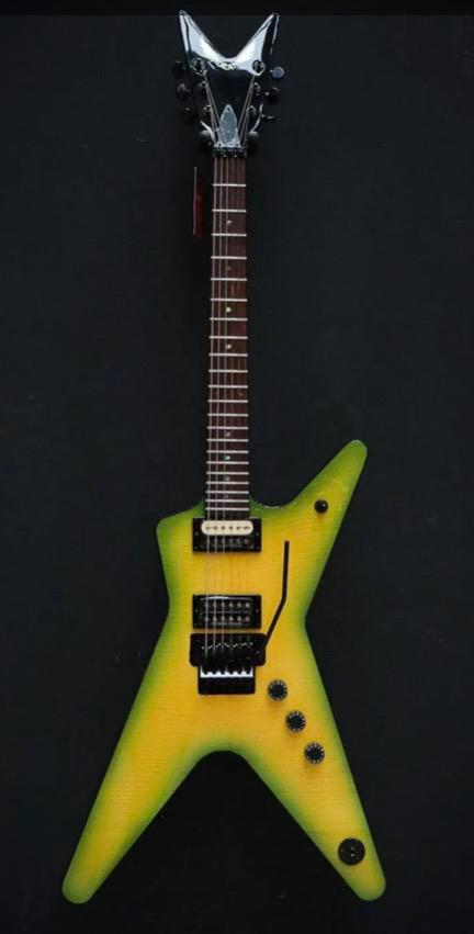 Dean ML  IK ZOEK, Musique & Instruments, Instruments à corde | Guitares | Électriques, Enlèvement