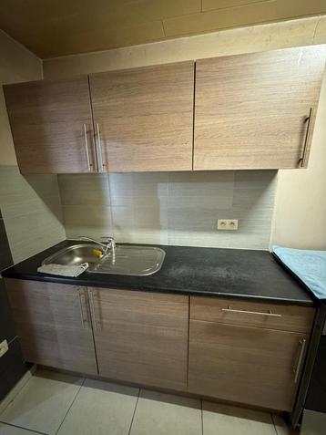 Prachtige keuken in goede staat beschikbaar voor biedingen