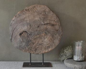 Houten ornament op standaard beschikbaar voor biedingen