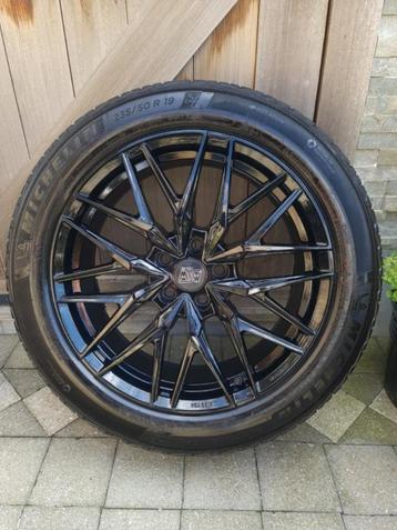 Wintervelgen met banden -- Hyundai Tucson N-Line (NX4)-- beschikbaar voor biedingen